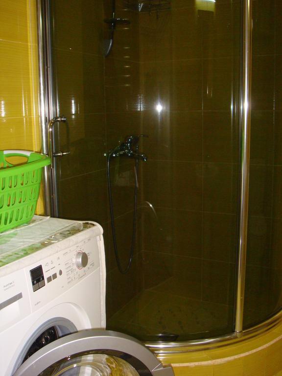 Nino Apartment On Pirosmani バトゥーミ 部屋 写真